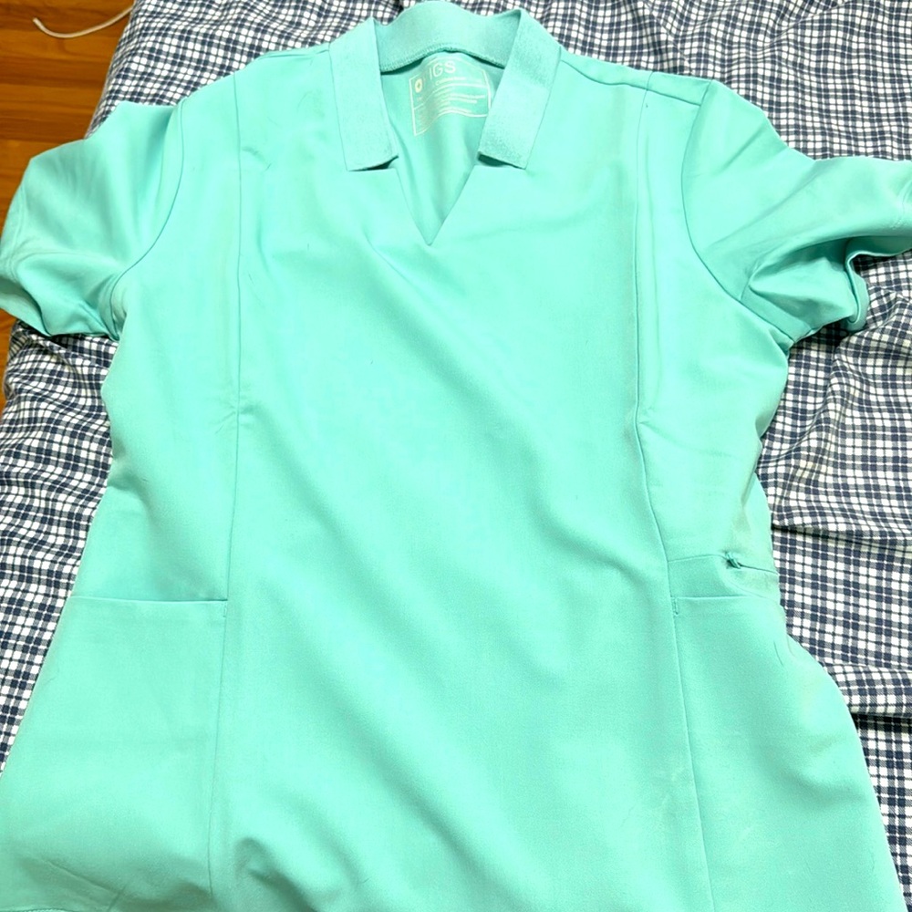 Figs short sleeve shirt